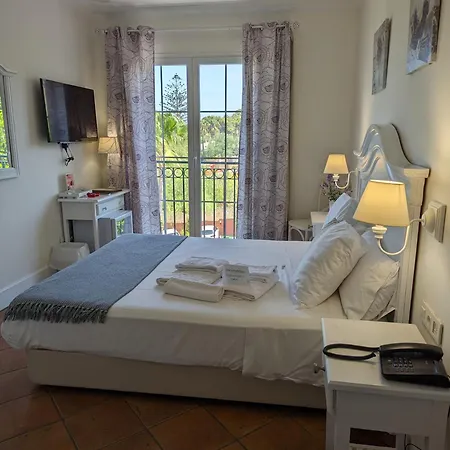 Mr Les Rotes Hotel 4*