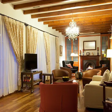 Mr Les Rotes Hotel 4*