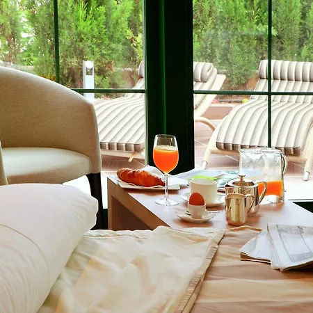 Mr Les Rotes Hotel 4*