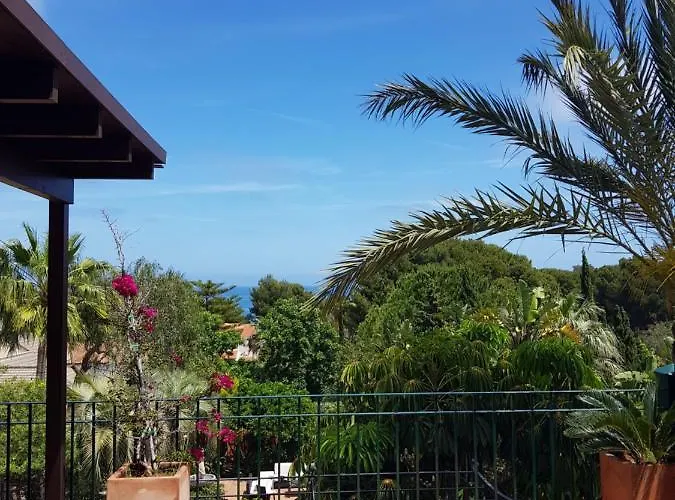 Mr Les Rotes Hotel