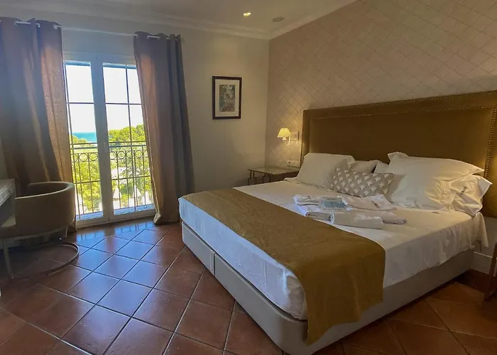 Mr Les Rotes Hotel