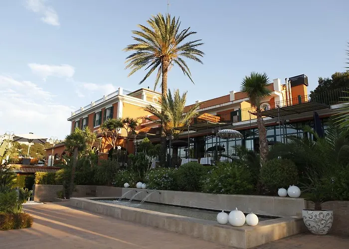 Mr Les Rotes Hotel 4*