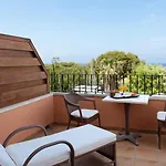 Mr Les Rotes Hotel