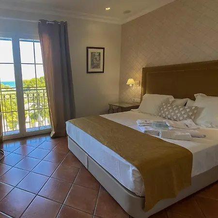 Mr Les Rotes Hotel