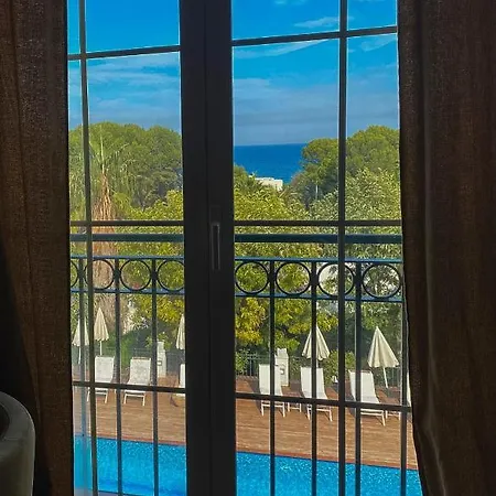 Mr Les Rotes Hotel 4*
