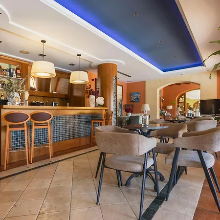Mr Les Rotes Hotel