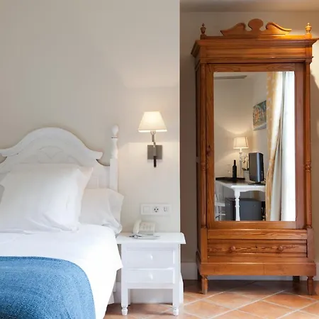 Mr Les Rotes Hotel 4*