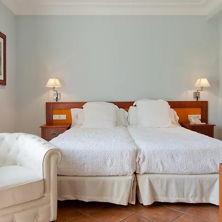 Mr Les Rotes Hotel 4*