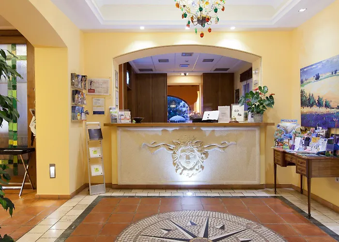 Mr Les Rotes Hotell